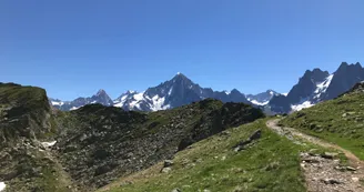 randonnée bel-lachat vue sur Les Drus randonnée bel-lachat vue sur Les Drus